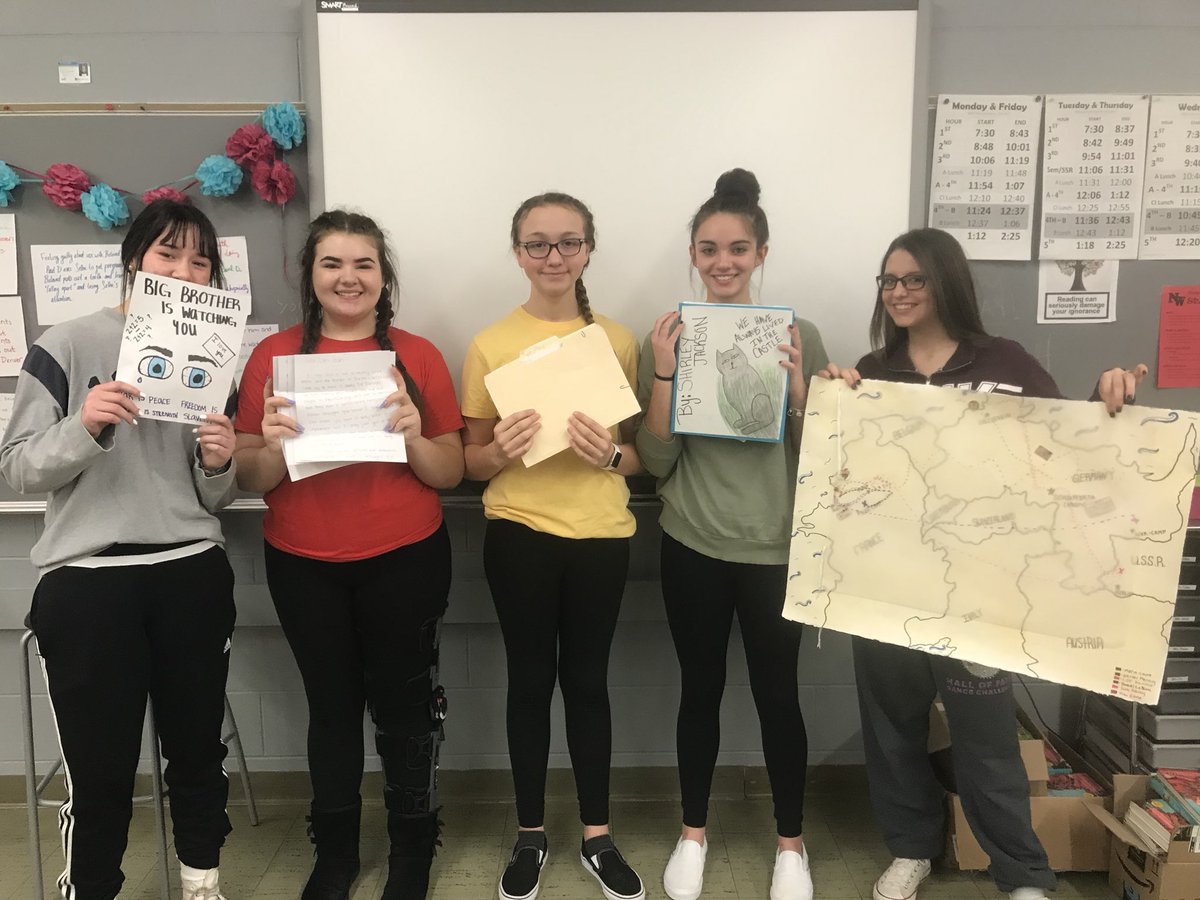 Soperclassroom's tweet photo. Great job to my 1st hour #Accel9 on their choice book projects today! #nwcs1718 https://t.co/EkhMD7yam9