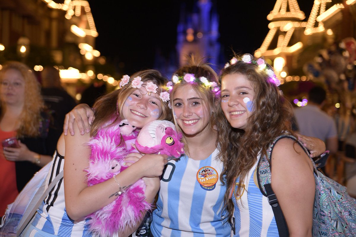 Funtime15's tweet image. ¡Un día soñado! Dale Like si a vos también te gustaría vivir tus 15 como en un cuento de hadas ¡Hoy, #FunTimeFebrero2018 en Magic Kingdom!
