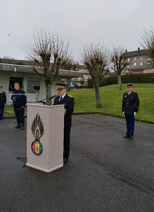 Prefet23's tweet photo. #Prefet23 Cérémonie d'hommage aux gendarmes décédés dans l'exercice de leur fonction, ce vendredi 16 février à la caserne Bongeot, en présence des représentants de tous les corps de la gendarmerie, des forces de l'ordre, des élus et des représentants du monde combattant. https://t.co/X611mHby4a