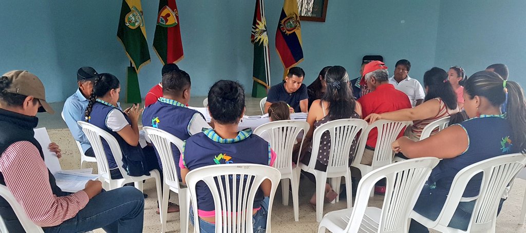 ParticipaStoDom's tweet photo. Con el Presupuesto Operativo Anual del 2017 y más información requerida, asambleístas y actores ciudadanos levantan consulta ciudadana junto a sus Autoridades del GAD Parroquial #LuzDeAmérica para el informe de #RendiciónDeCuentas https://t.co/BjnAo6Nx3X