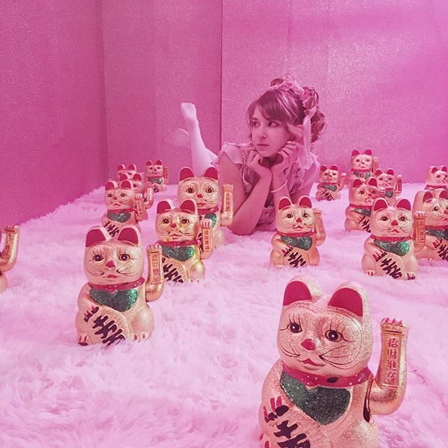 victoriasuzanne's tweet photo. Happy Lunar New Year!! 🌙✨ When is it Year of the Cat? 😉 What does your family do for Lunar New Year? There should be fireworks in New York City but it’s raining today ☔️
.
.
.
.
.
.
#lunarnewyear #pink #lizlisa #moxytimessquare #nyfw18 #kawaiifas… https://t.co/KX64UZPR4n https://t.co/xgzJLW7XhW