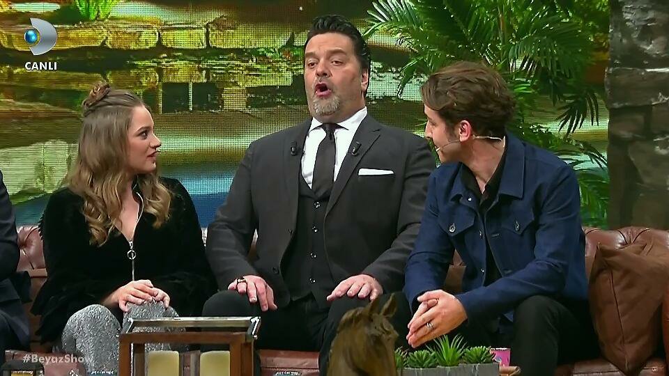 beklenenkral's tweet photo. Çok iyiler yahu... HiLeon fandom, ünlü oldunuz, el sallayın. :) #BeyazShow https://t.co/SZ1O3FCpbC