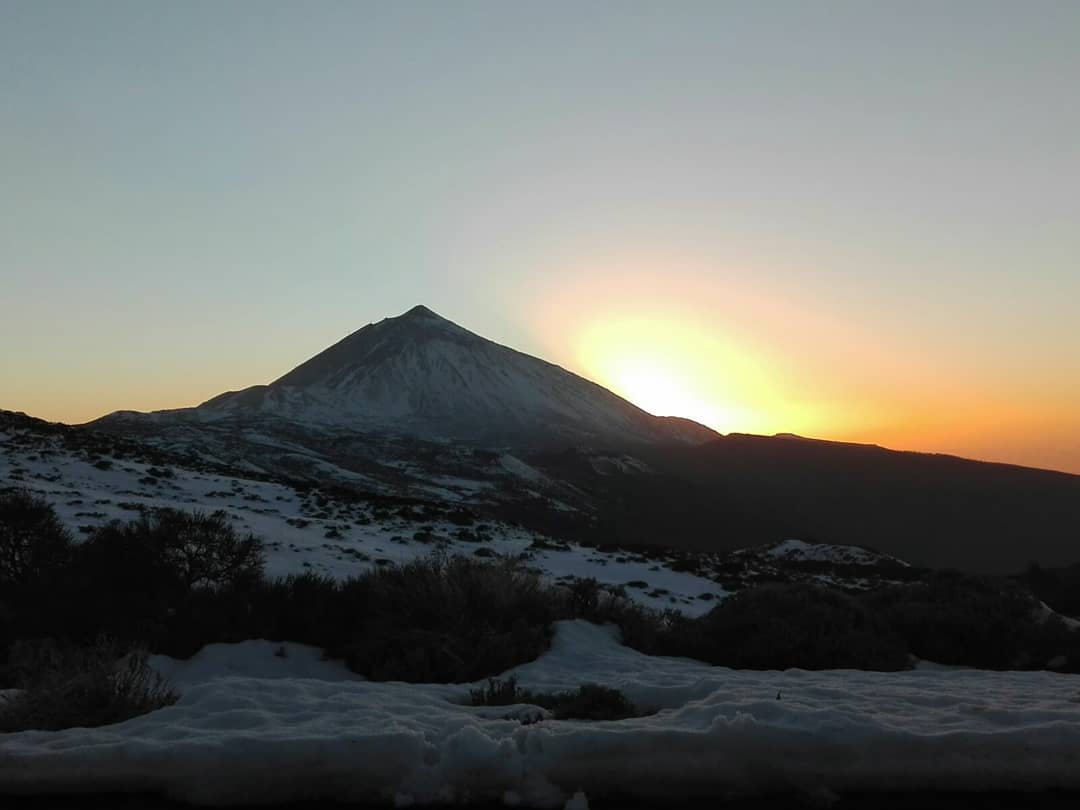 lourdes_dh's tweet photo. Tarde en la nieve!
#Teide 
#Tenerife https://t.co/GstJtu3jsZ
