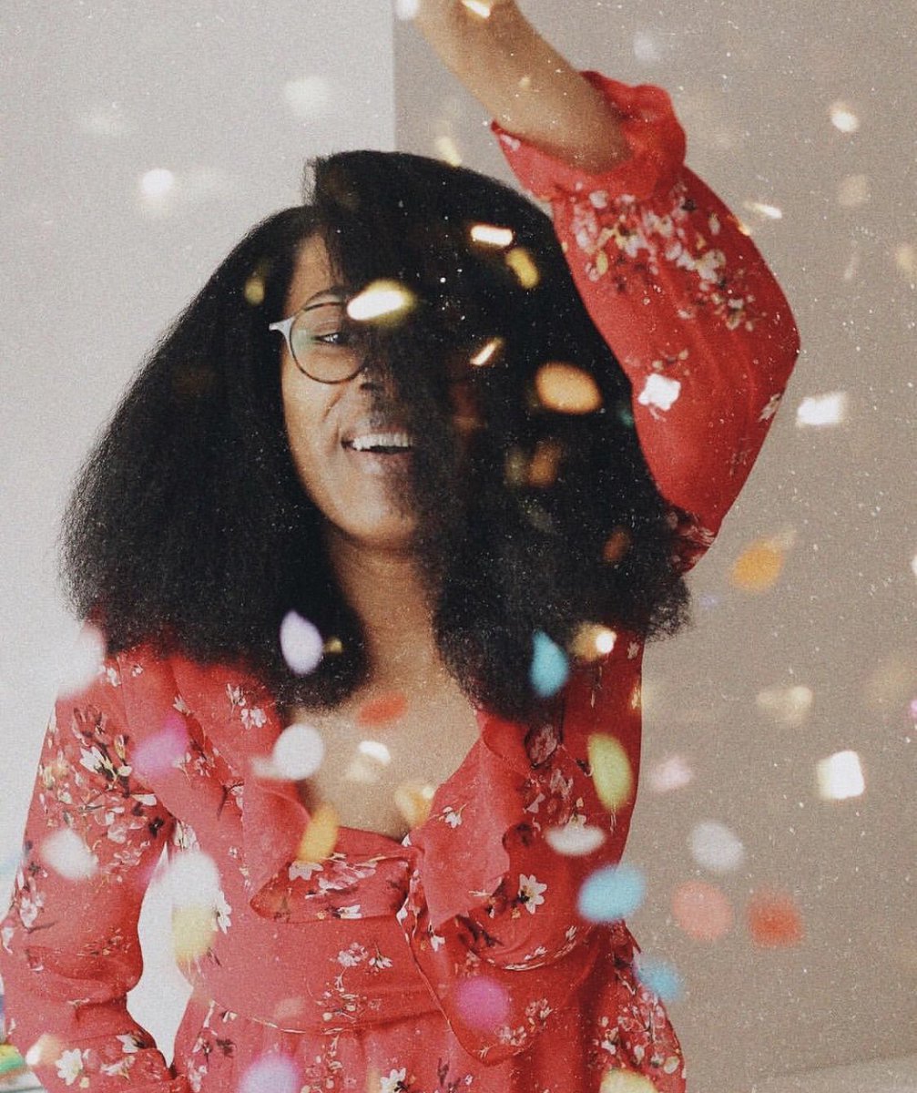 DavidClulow's tweet photo. That Friday feeling! 💃 (📸: @Inmysundaybest wearing @ray_ban available at #DavidClulowOpticians) https://t.co/SickGtsEAx