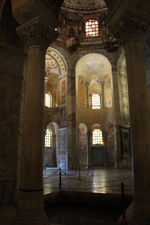 MUERMonument's tweet photo. Interno della Basilica di San Vitale di #Ravenna, uno dei monumenti più importanti dell’arte paleocristiana in Italia per i suoi bellissimi mosaici. Per info e biglietti > https://t.co/IbIMdkl9V3
#MUERMonument #monumentiaperti #Basilicadisanvitale #labellaravenna https://t.co/HGSkpQnlhX