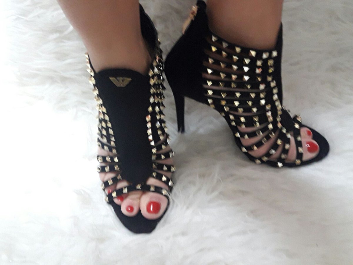 uomo_outlet's tweet photo. 💗Scarpe donna con tacco tipo Armani💗
😍😍😍Con borchie😍😍😍
💖Tre colori disponibili💖
Dal 36 al 40 
#scarpe #donna #tacco #borchie #tipoArmani #grigio #nero #bridge https://t.co/TwbOYI9ZR4