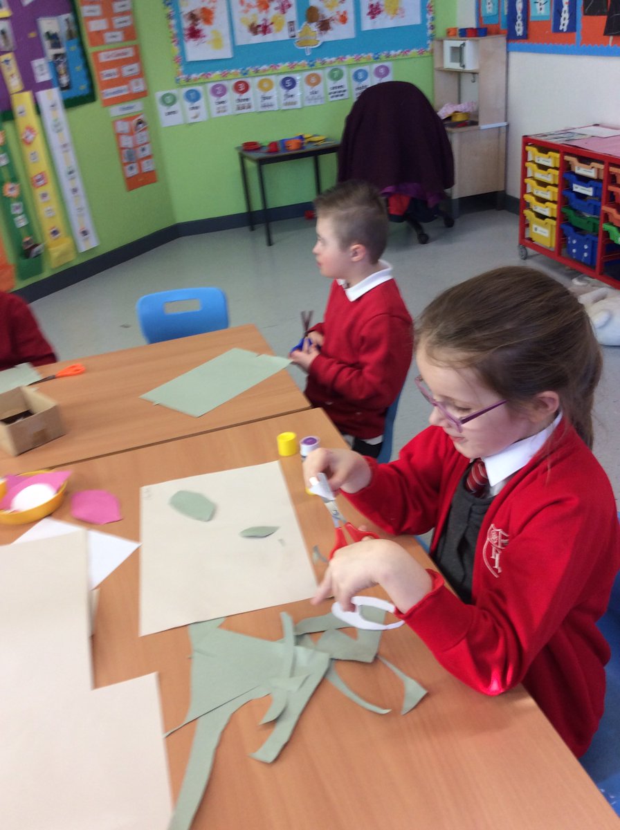 MrsChapmandps's tweet photo. Busy practising our cutting skills in Class 6 https://t.co/osVYFtLRqX