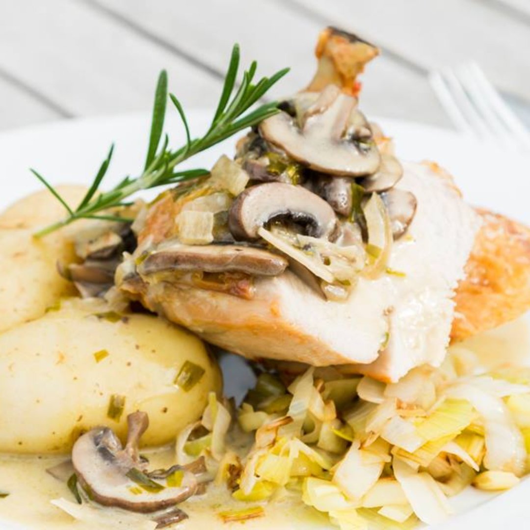 Come and visit us this weekend at the Cyder House Inn! All our dishes are skilfully handmade in our kitchen and cooked to order, for you to enjoy. 😋 🍴 

Food is served tomorrow from 12pm up until 9.30pm!

01483 810360 | thecyderhouseinn.co.uk