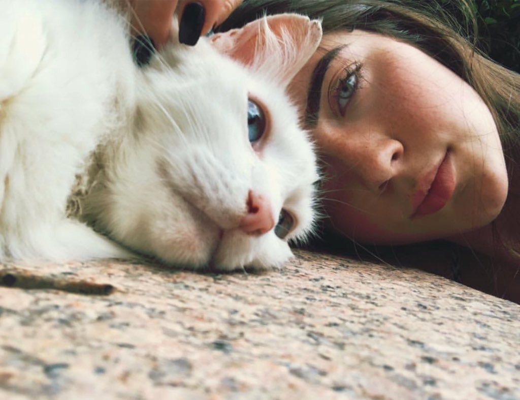 Los animales siempre son más leales que cualquier ser humano. 
Te adoro, pequeña Luna.