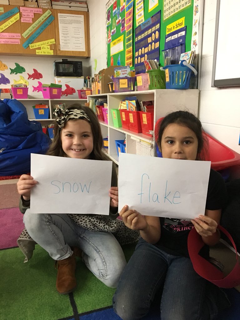 EspositoJodi's tweet photo. Compound words! Looking for our compound partner! Who knew learning is so much fun!#SenecaTPC #seneca_elem https://t.co/2lQN74ymzY