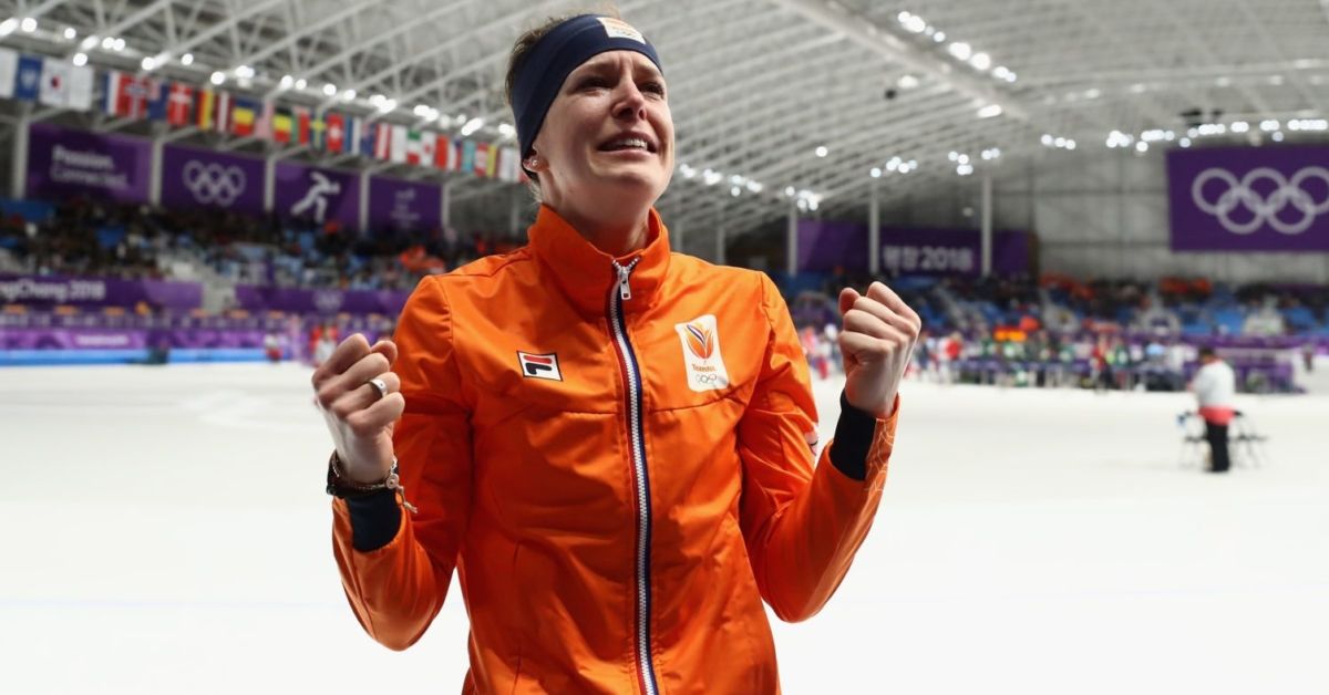 SueCatSocial's tweet photo. Winter Olympics 2018: Bisexual ice skater Ireen Wüst tears up as she breaks huge record with gold medal · PinkNews https://t.co/3uLdOLYQYE https://t.co/ORUeHZCrN7