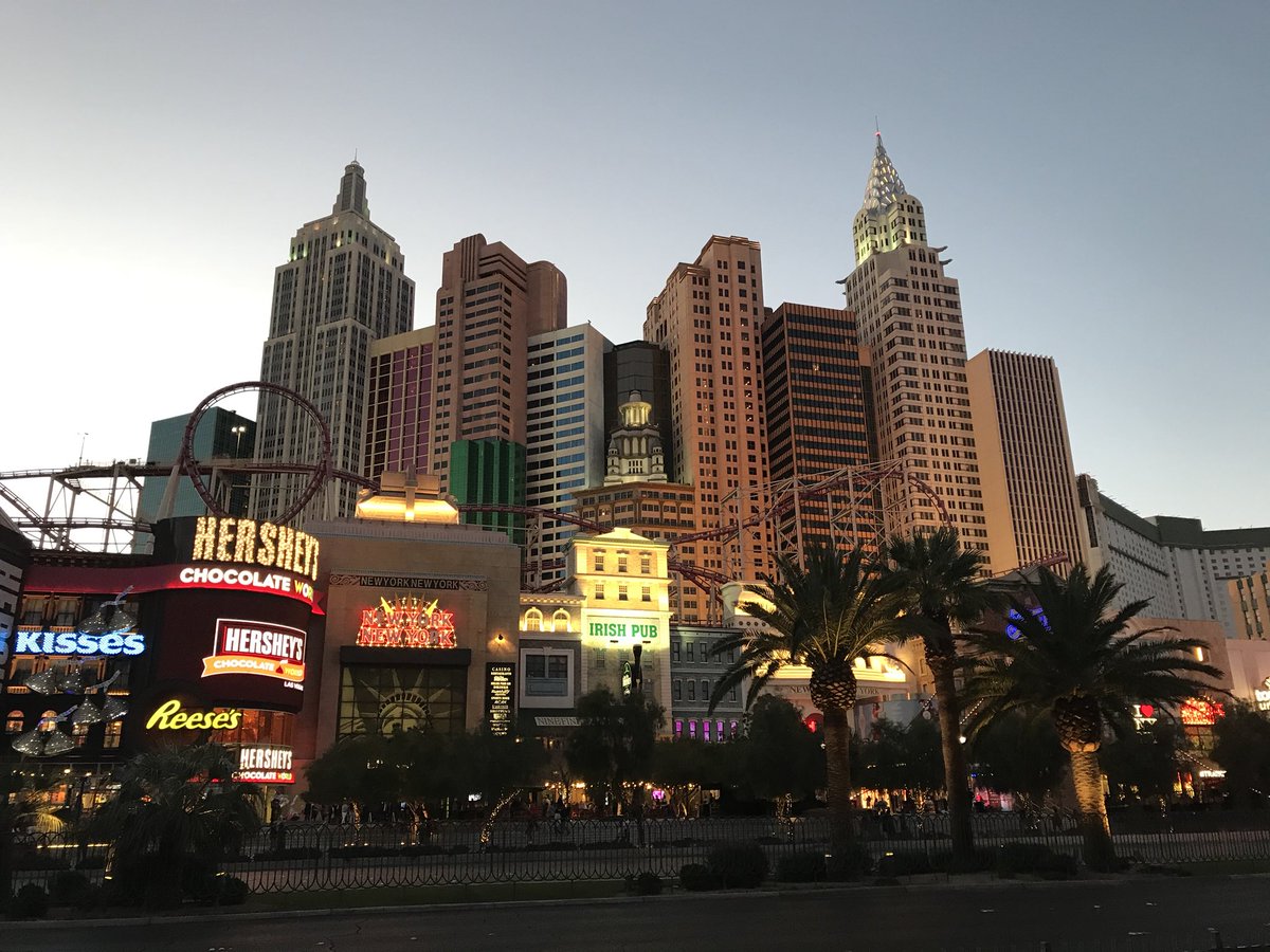 IAmAlbertaProud's tweet photo. Make money spend money #Vegas https://t.co/5iDMCtJz2f