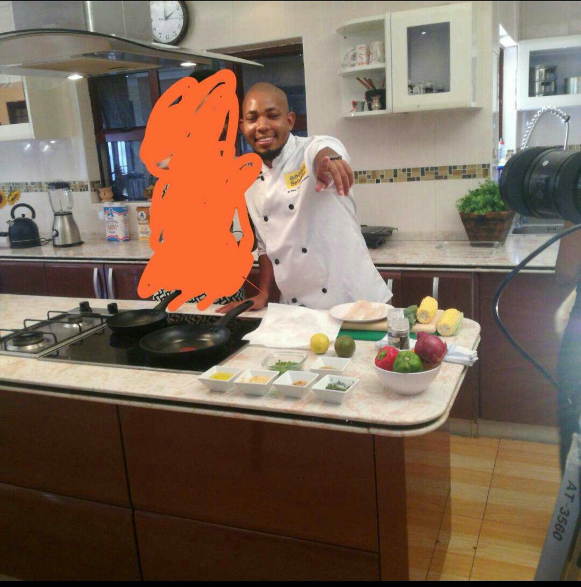 ChefHabana's tweet photo. Lights...camera...action with your favorite Chef Habana #ForMeForBW #SefalanaSaRona #TGIF https://t.co/7RivmCkByx