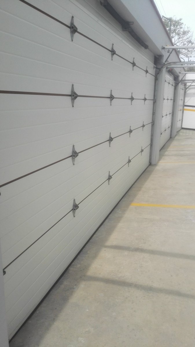 EmcControl's tweet photo. Mantenimiento y instalación de puertas secciónales.
Comunicante con nosotros.
Telf 4004621 / 999046144 https://t.co/PZT8dKN66Q