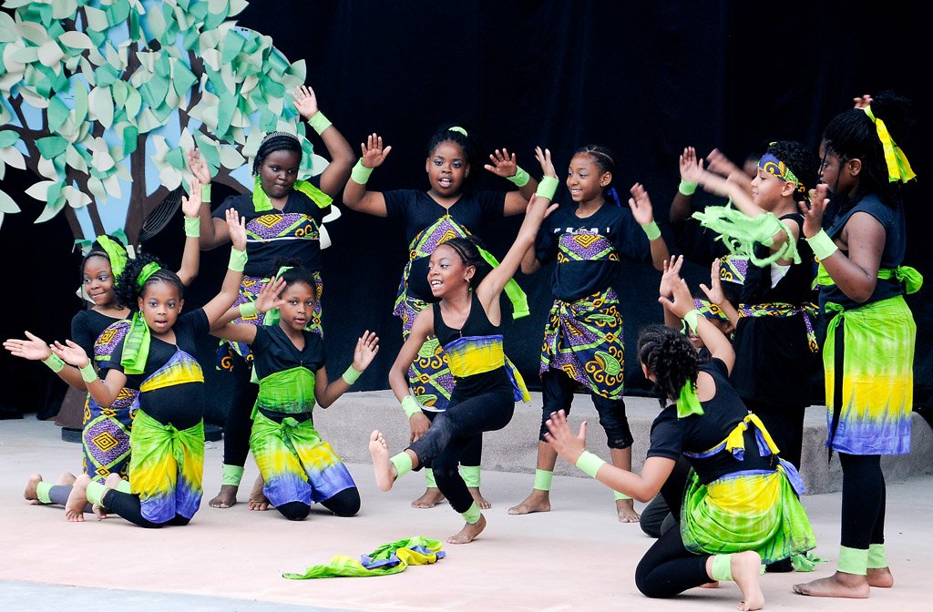 picasso_philly's tweet image. Dance is life! ✨ Every school day should be as joyous as this one, from Global Leadership Academy's #PicassoProject, '09. #ArtsEd #DanceEd #PHLed