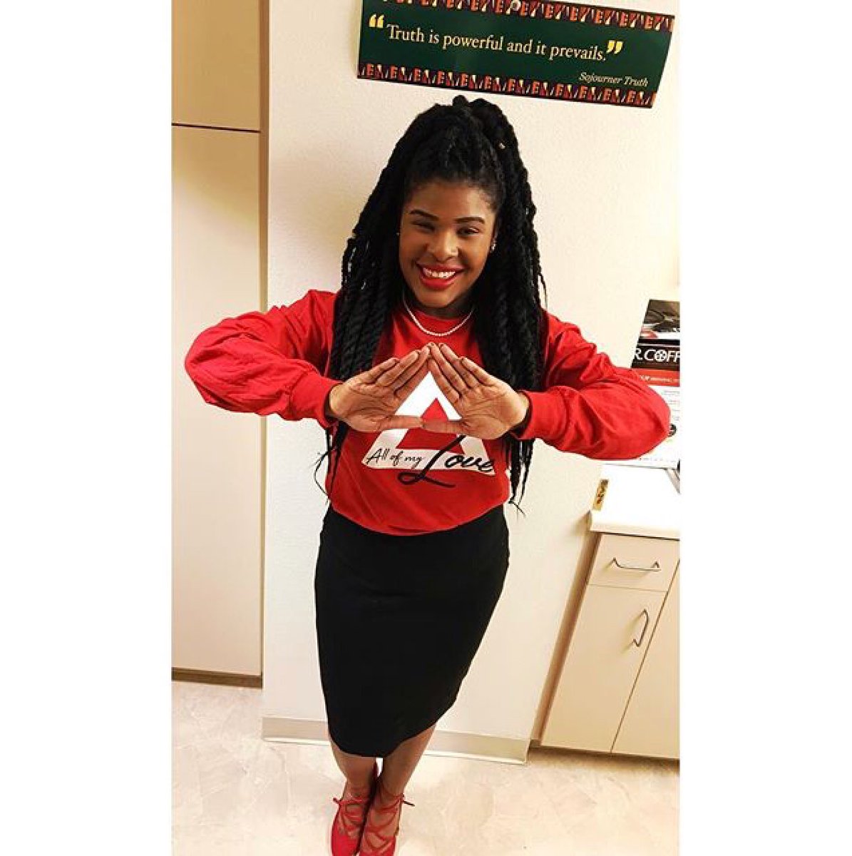 uofumgc's tweet photo. For our Officer Friday, today we introduce Alexis Baker who is our Vice President of Programming! #MGC2018 #DST #UofU #GreekLife https://t.co/fXugieRIoa