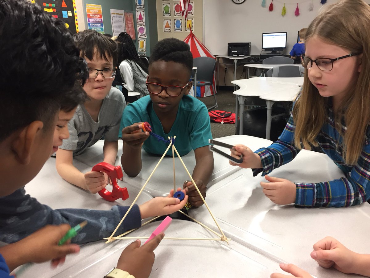 stefanyag's tweet photo. Exploring gravity and magnetism! @HumbleISD_LSE #LeopardSpotting https://t.co/torIHTw4hl