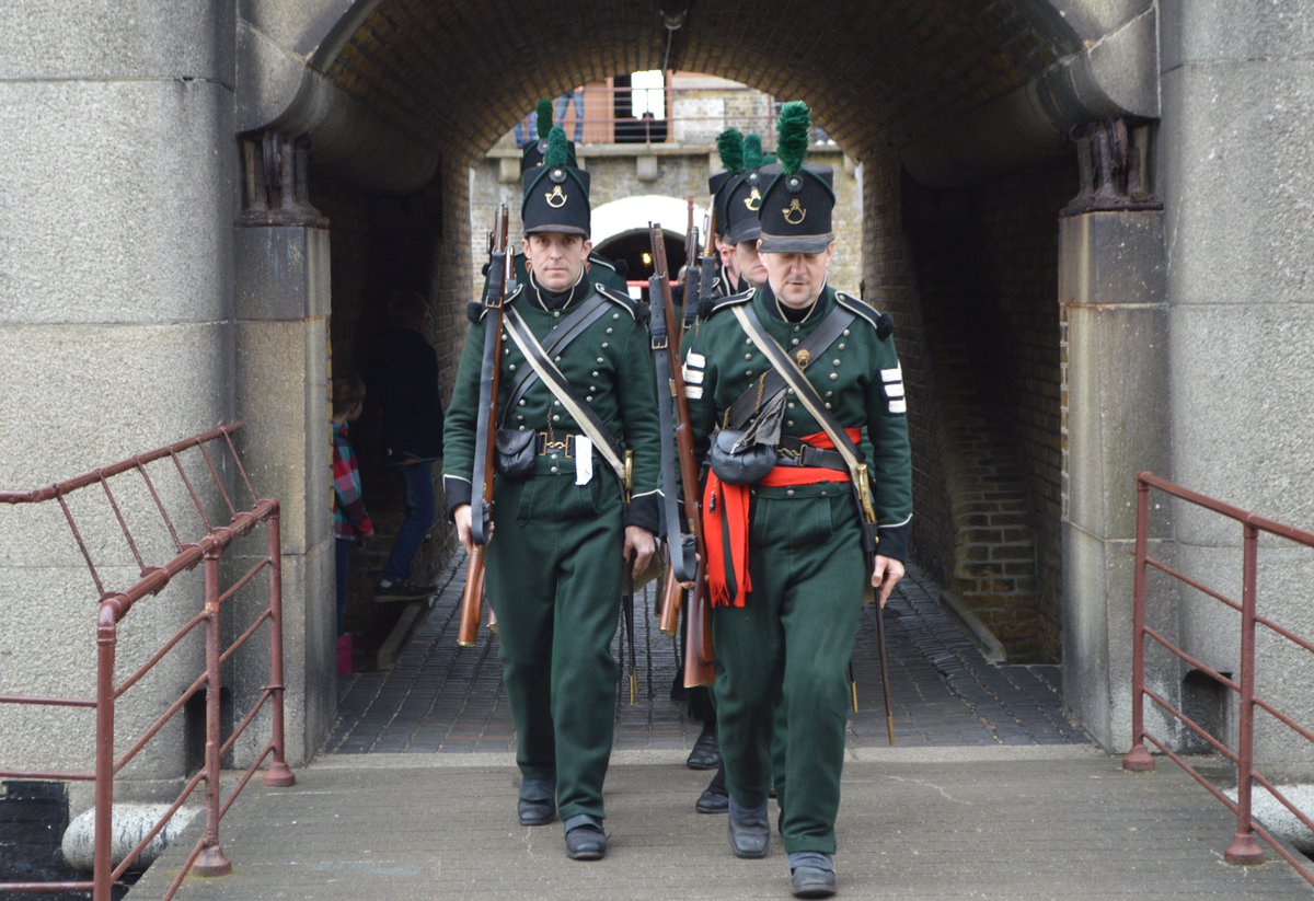 VisitFelixstowe's tweet photo. Amazing living history... The 95th Rifles have arrived @LandguardFort #Felixstowe for a weekend (Saturday and Sunday) of soldiering, musketry and drill. 1000-1600. Normal admission charges for the Fort apply. 01394 675900. https://t.co/BHz8eBDvr1 @thesuffolkcoast @Visit_Suffolk https://t.co/Xq8jqj9fw9