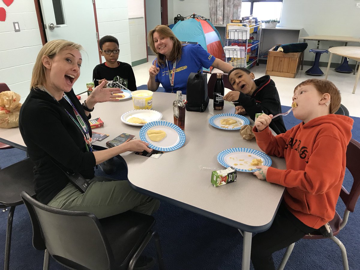 ms_zado's tweet photo. Wrapping up our caring week at Cashmere Ave. #randomactsofkindness #kidpresidentchangetheworld #caughtyoubeingkind #makeadifference. https://t.co/a8jujhA9ZL