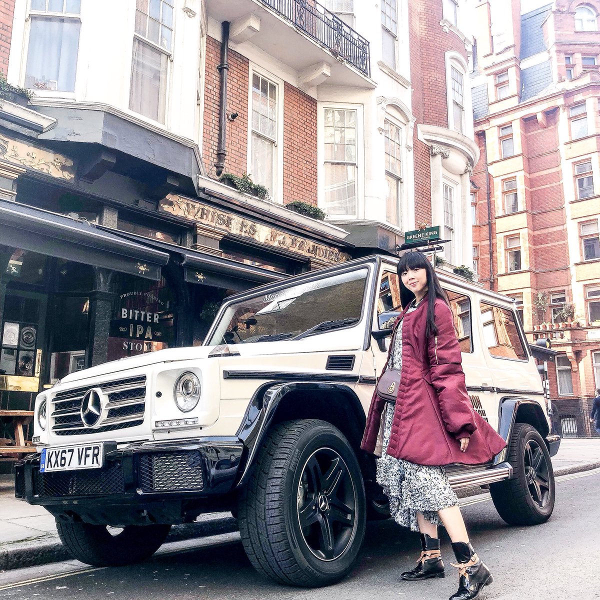 Reunited with lovely LFW driver Will and this hardcore <a href="/MercedesBenzUK/">Mercedes-Benz UK</a> 
Grateful I have it to myself so that it can accommodate this <a href="/_charlesjeffrey/">Charles Jeffrey LOVERBOY</a> bomber with built in side panniers