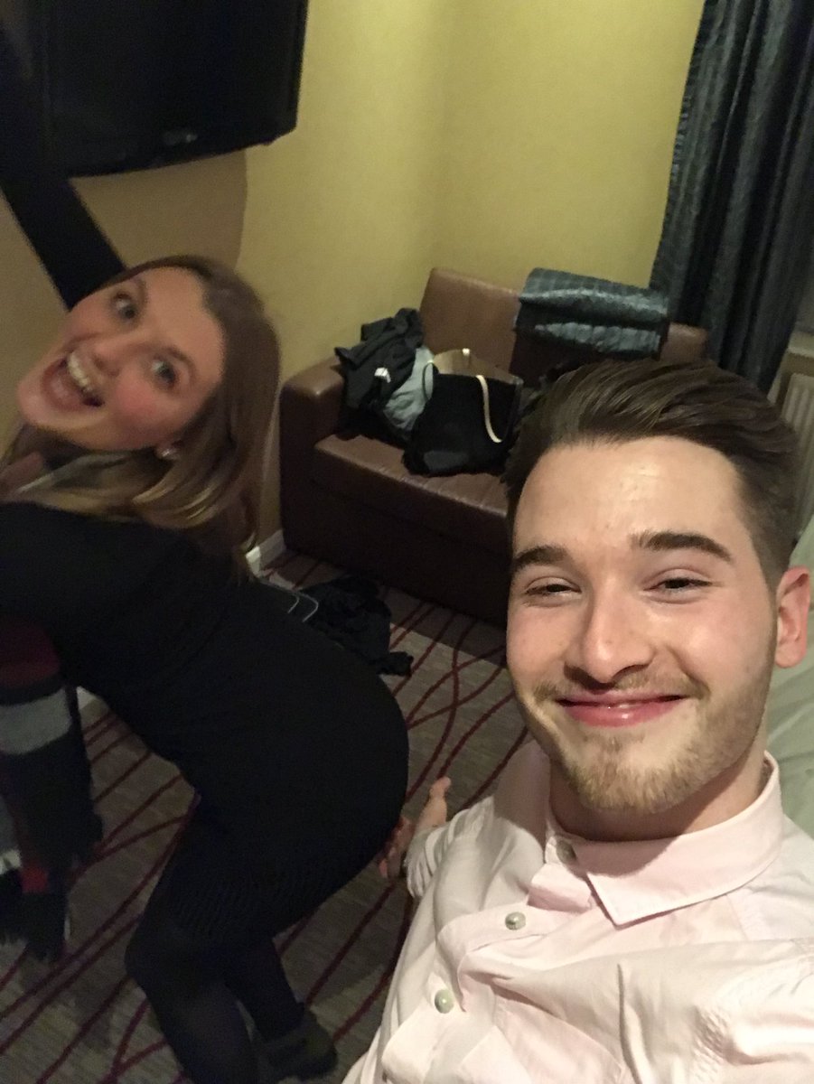 CallieMead's tweet photo. You should appreciate your partner everyday .. not just Valentine’s 🤷🏼‍♀️ https://t.co/qWjYQ0QZ8Q