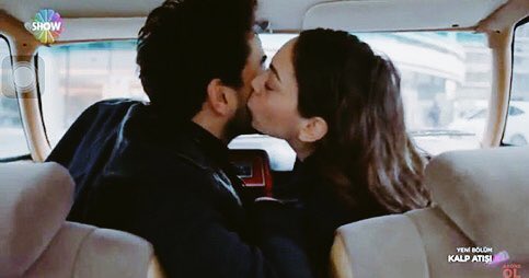 FatmaEzzahraBe1's tweet photo. ال ohh 😍الي بعد البوسة 😘
احلى من يوصل زوجته ع الشغل  ❤
#KalpAtışı #AlEy #GökhanAlkan #ÖyküKarayel https://t.co/i9DJtDMIaD