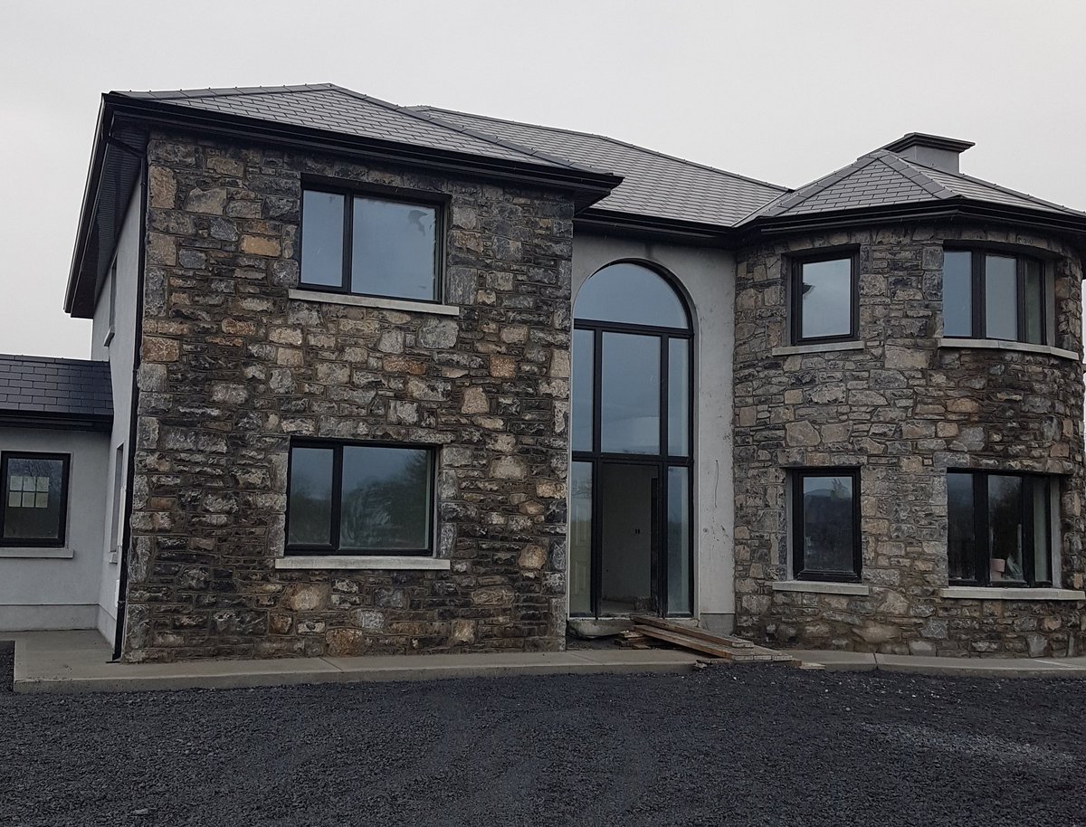 New Build in Briarhill is coming along really well. Paths Sewage Treatment and finishes done this week...
#hdconstruction #newbuild