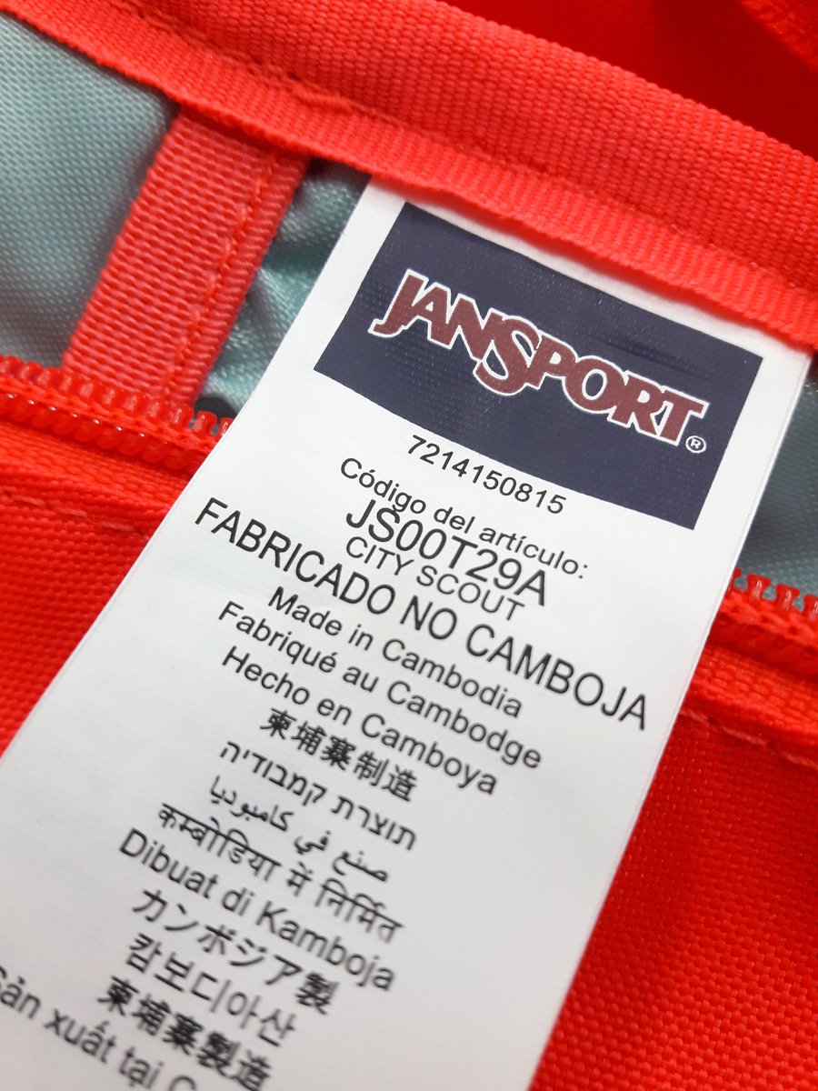 JanSportPy's tweet image. Sabemos lo mucho que amas tu JanSport 💚, por eso te recomendamos seguir las instrucciones de lavado que aparecen en la etiqueta. 🎒💧💧🚰🚫