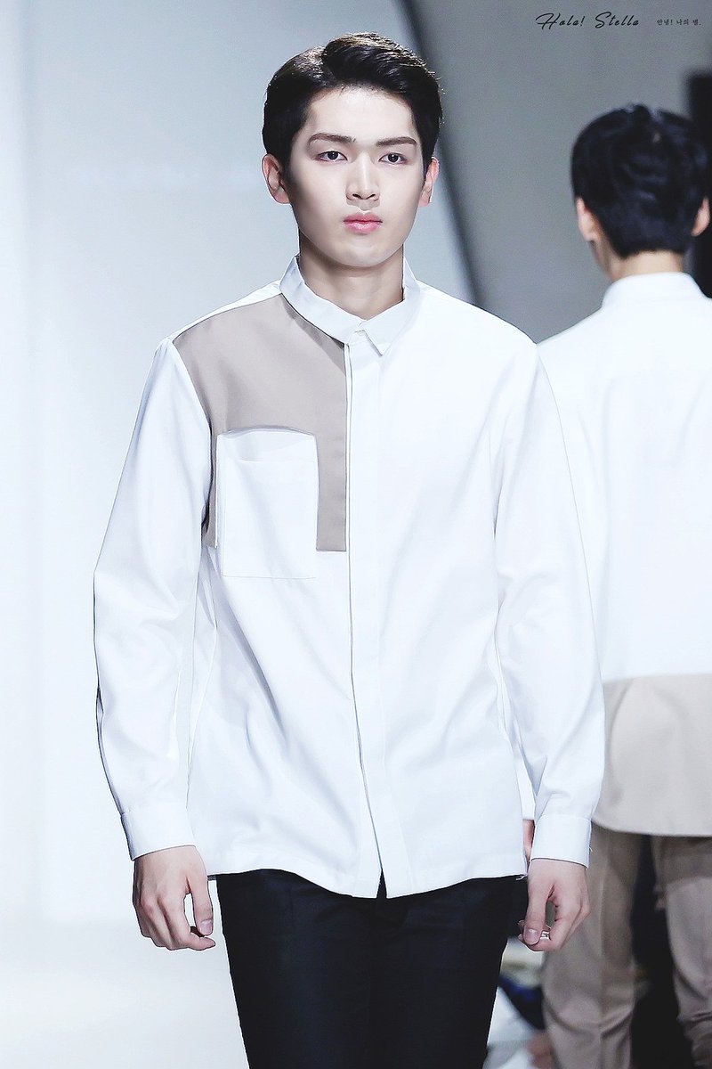 HolaStella_1121's tweet image. 171018 SFW BLANC de NOIRS :: 

런웨이에서 제일 눈에 띄던 너👀💕

#미치게_해 #GOING_CRAZY #규진 #한규진 #GYUJIN #ギュジン #곰돌이 #업텐션 #UP10TION #おぷて @UP10TION