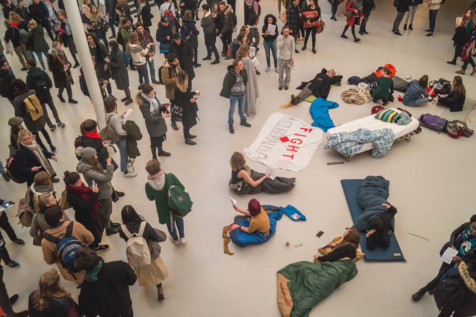 NewUvA's tweet photo. Yesterday, students and teachers took a nap in the A-hall of Roeterseiland since these budget cuts are putting our critical minds to sleep and the increasing work-pressure requires us to nap. https://t.co/AtHDFsaBi9