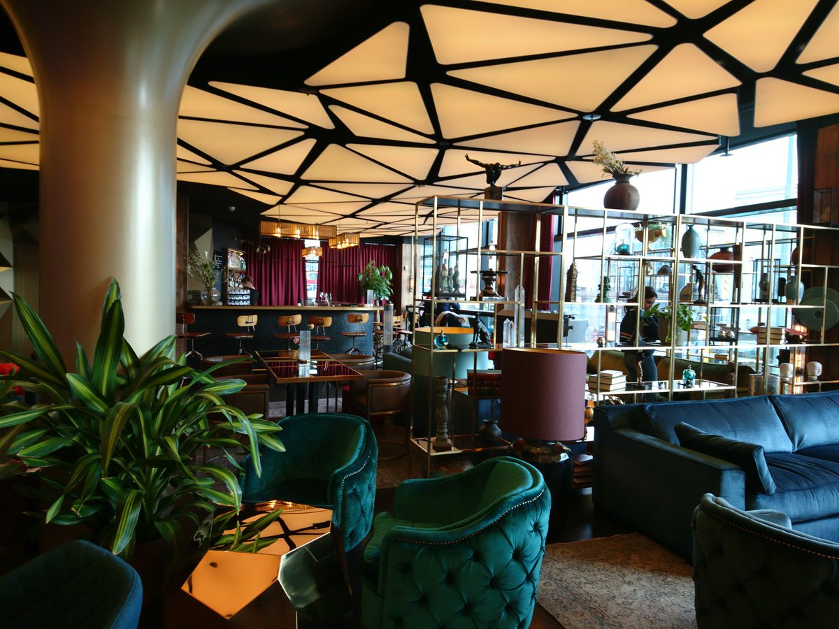 Heute haben <a href="/therealnadsn/">Nadine</a> und ich bei #TheReed gedreht. Aus dem Material entsteht jetzt ein Beitrag im Rahmen der #Video-Woche an der @asakademie