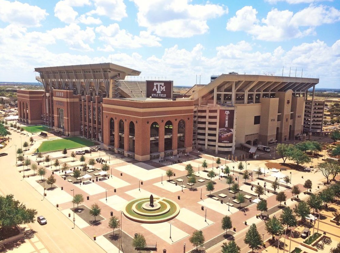 Baylor_88's tweet photo. I am super blessed and honored to say that I have just received an offer from Texas A&amp;M university‼️#GigEm👍🏼 https://t.co/jOHglreLYg