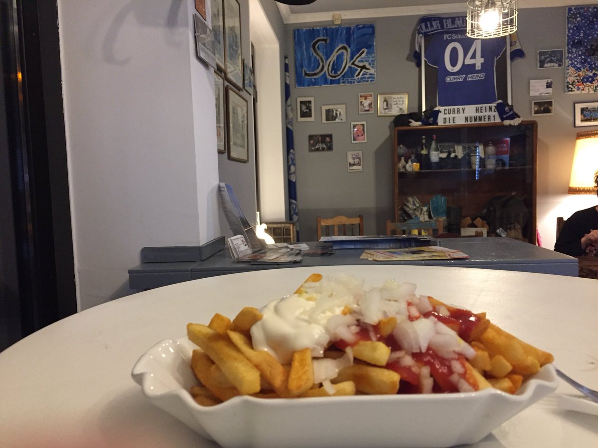 blogspeciaal's tweet image. Kann man mal machen. Patat speciaal bei Curry Heinz in Gelsenkirchen. #patat #friet #speciaal #ruhrpott #gelsenkichen #curryheinz