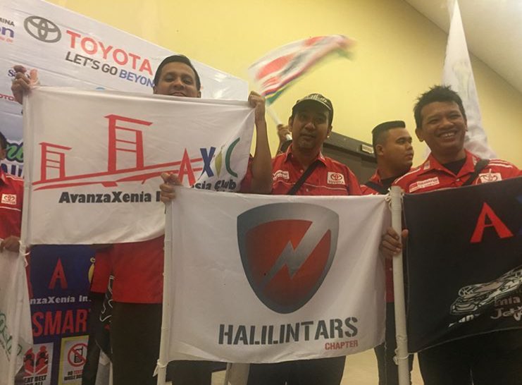 AXICinfo's tweet photo. #jamnasAXIC2018 dimulai dengan seremoni parade bendera chapter / cabang seluruh nusantara! #axickeren #axicnusantara #oneaxiconespirit https://t.co/eDaKrX8MQU