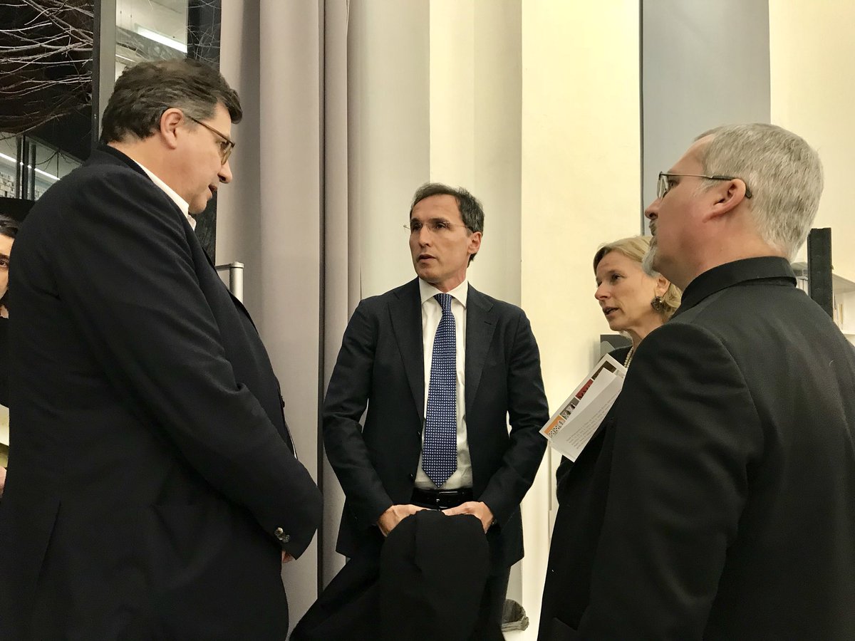 Museo_MAXXI's tweet photo. La #DigitalEconomy offre oggi grandi prospettive e si apre a sfide cruciali. A partire dal libro di @F_Boccia, affrontiamo i temi etici, sociali e filosofici di questa rivoluzione in corso con @carlodasaro @googleeurope e #PhilipLarrey @unilateranense https://t.co/pbLAZDFslZ
