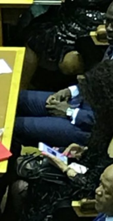 Khero_S's tweet photo. @metrobabe His hands are at war..lol https://t.co/X4PSBto2rt