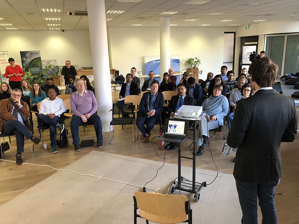 GemDordrecht's tweet photo. 'Veerkracht is geen technisch product, maar een multidisciplinair proces'. Bengaalse Young Professionals en Nederlandse studenten presenteerden vandaag hun conclusies in #Dordrecht #Dhaka #Bangladesh #resilience #floodreduction #disasterreduction #NWO https://t.co/jzVfYutxD6 https://t.co/s6G3uQAt0J