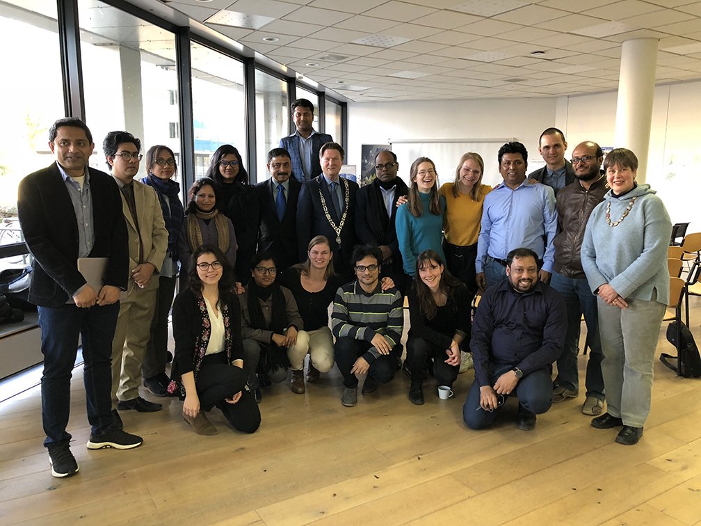 GemDordrecht's tweet photo. 'Veerkracht is geen technisch product, maar een multidisciplinair proces'. Bengaalse Young Professionals en Nederlandse studenten presenteerden vandaag hun conclusies in #Dordrecht #Dhaka #Bangladesh #resilience #floodreduction #disasterreduction #NWO https://t.co/jzVfYutxD6 https://t.co/s6G3uQAt0J