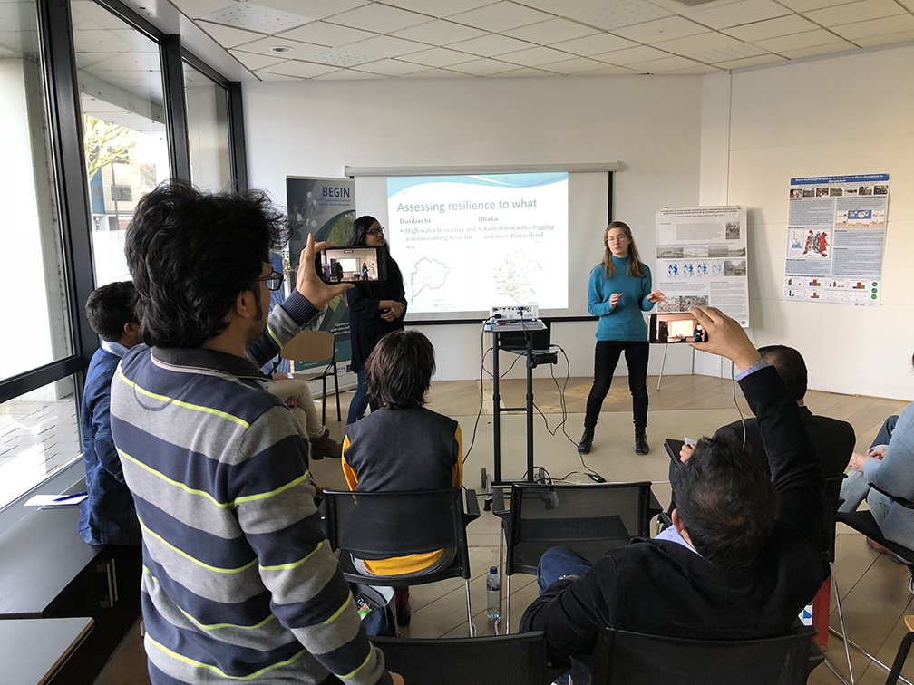GemDordrecht's tweet photo. 'Veerkracht is geen technisch product, maar een multidisciplinair proces'. Bengaalse Young Professionals en Nederlandse studenten presenteerden vandaag hun conclusies in #Dordrecht #Dhaka #Bangladesh #resilience #floodreduction #disasterreduction #NWO https://t.co/jzVfYutxD6 https://t.co/s6G3uQAt0J
