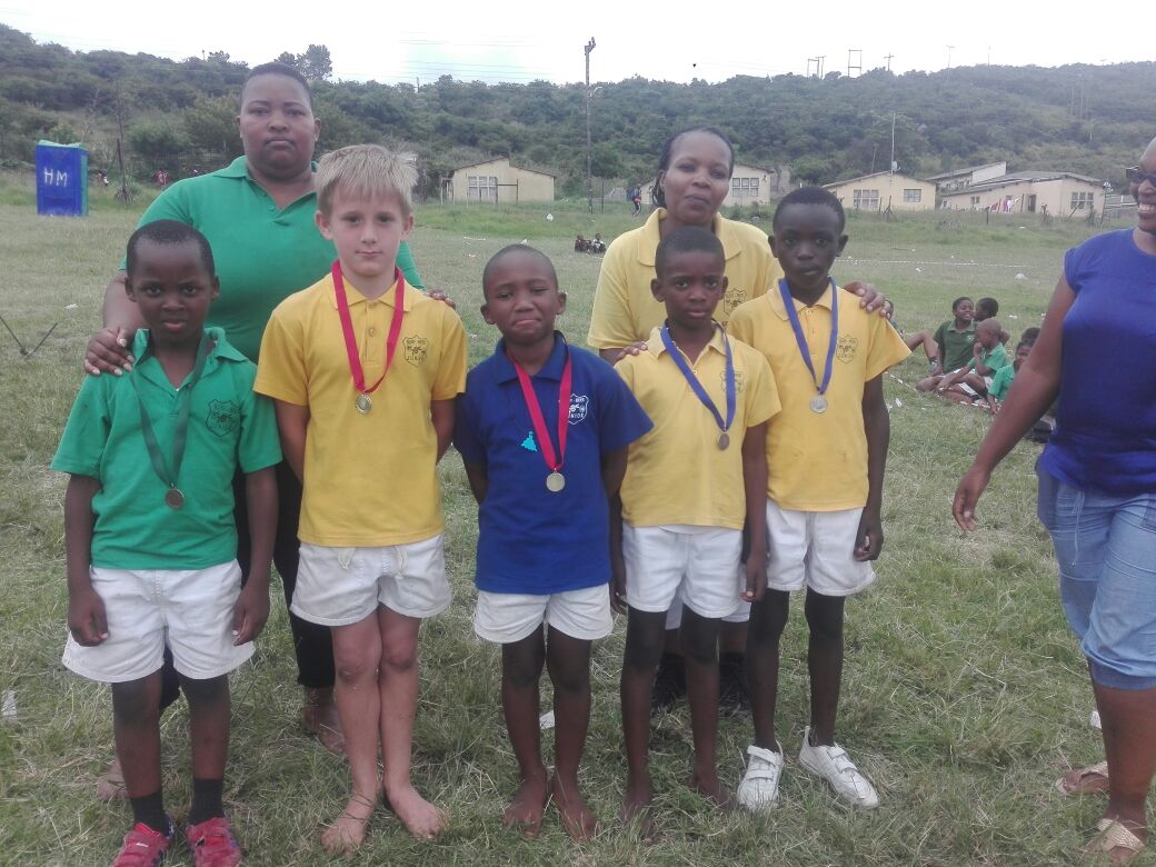 ManMthembu's tweet photo. #BusyBeesJunior_Primary @MbasaMpongwana @lootore_bk  @vicetrippin lool #Green4Gold https://t.co/tvf55Kbceh