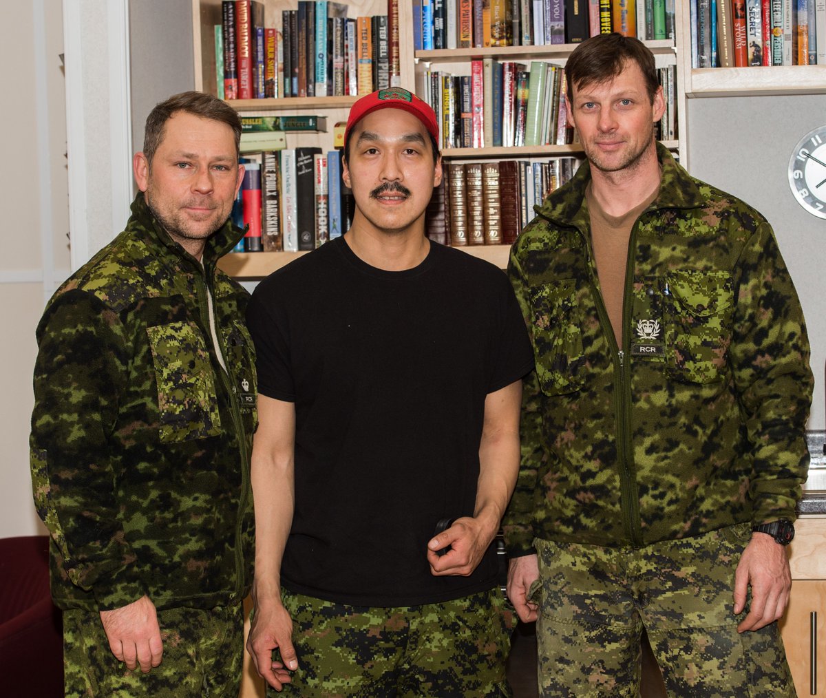 4CdnDiv4DivCA's tweet photo. On February 13, 2018, Mike Company, #3RCR recognized Rangers from @CO1CRPG for their outstanding support during #NOREX18 at the Canadian Armed Forces Arctic Training Centre (CAFATC) in Resolute, Nunavut. Photo by Cpl Guy Boudreault Garrison Imaging Petawawa. #StrongSecureEngaged https://t.co/lTikK4UfOP