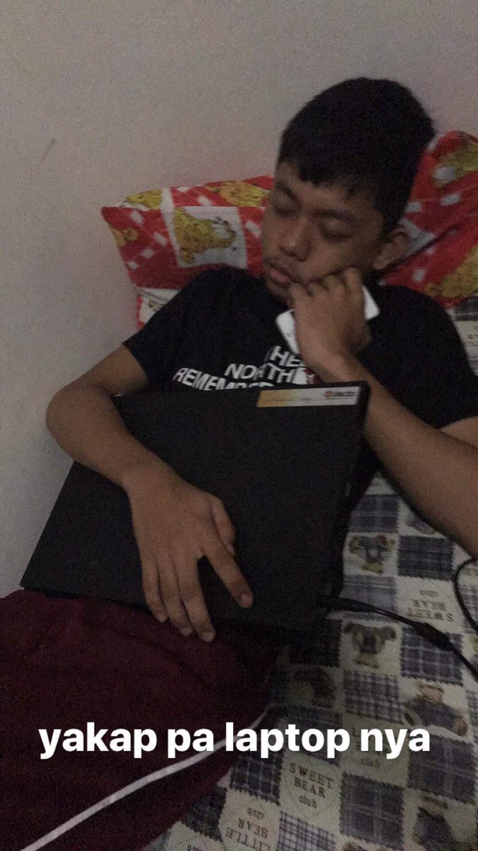 barlannn's tweet photo. kasagsagan ng ip, eto itsura ng mga kagrupo ko! putek wala daw tulugan, nagsulat lang ako pagtapos ko eto na naging resulta! #siplang #walangtulugan #gonewrong #bokalis #tokis #madadaya #vernon #derreen #richard https://t.co/rulWbuOWlV