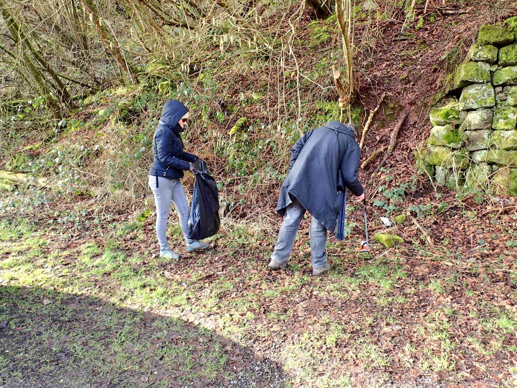 HNEscapes's tweet photo. Friends with Human-Nature
Being friends with #nature today - doing our bit - #litter picking at #Consall #Country #Park today
#Care #Planet #environment #rubbish #plastics #KeepBritainTidy #Staffordshire https://t.co/oOZvw5HAHo