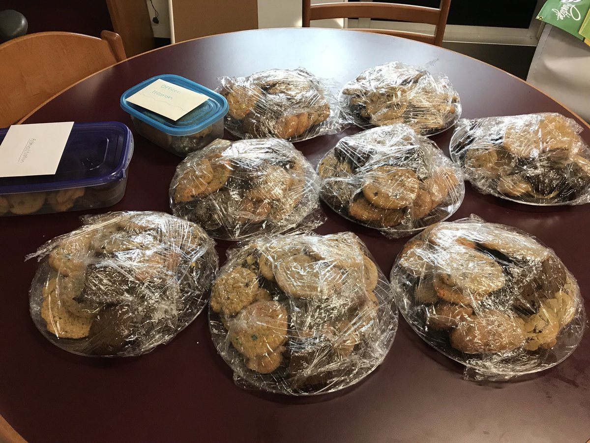 kingphilipcares's tweet image. Today we showed our appreciation for the police and fire departments with baked goods! #kpcares #kindnessweek