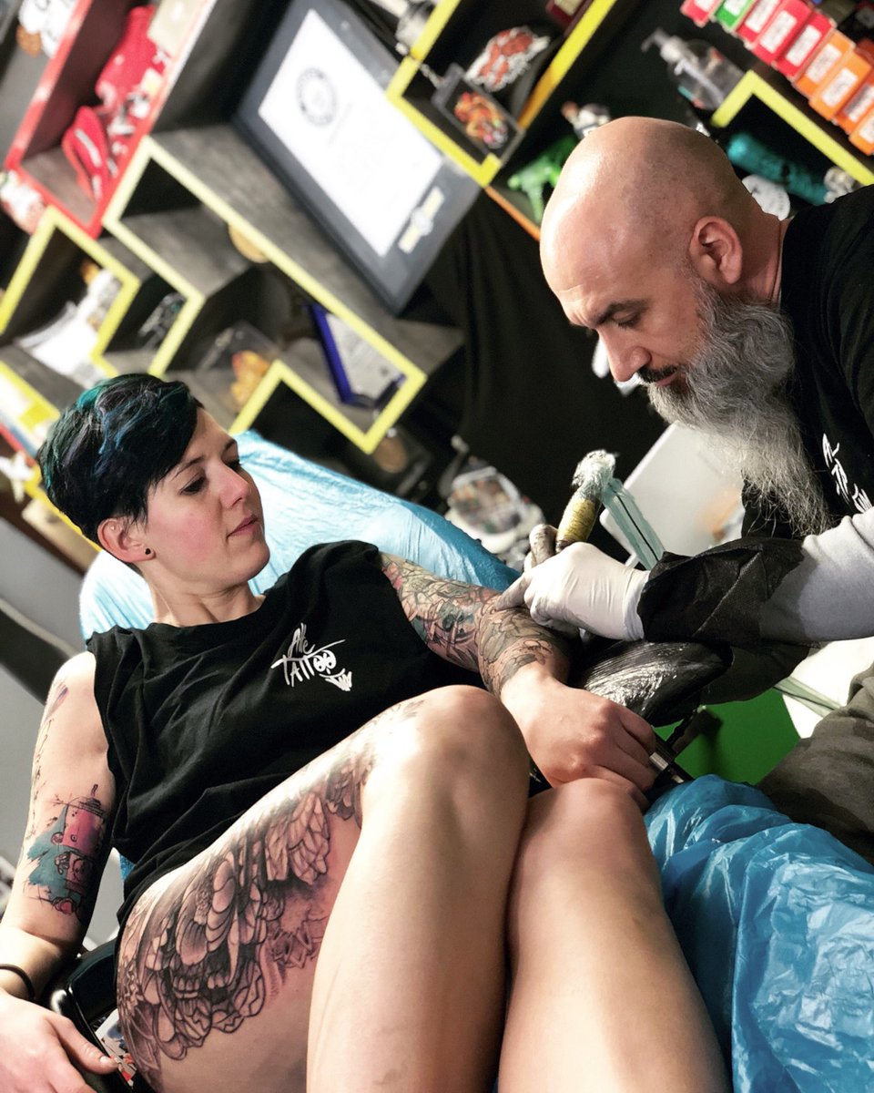 AlleTattoo's tweet photo. 60 ore non stop. #fateAmodo io a modo mio.
#tattoo #record @RADIOBRUNO1 https://t.co/oY8HdEq3g9