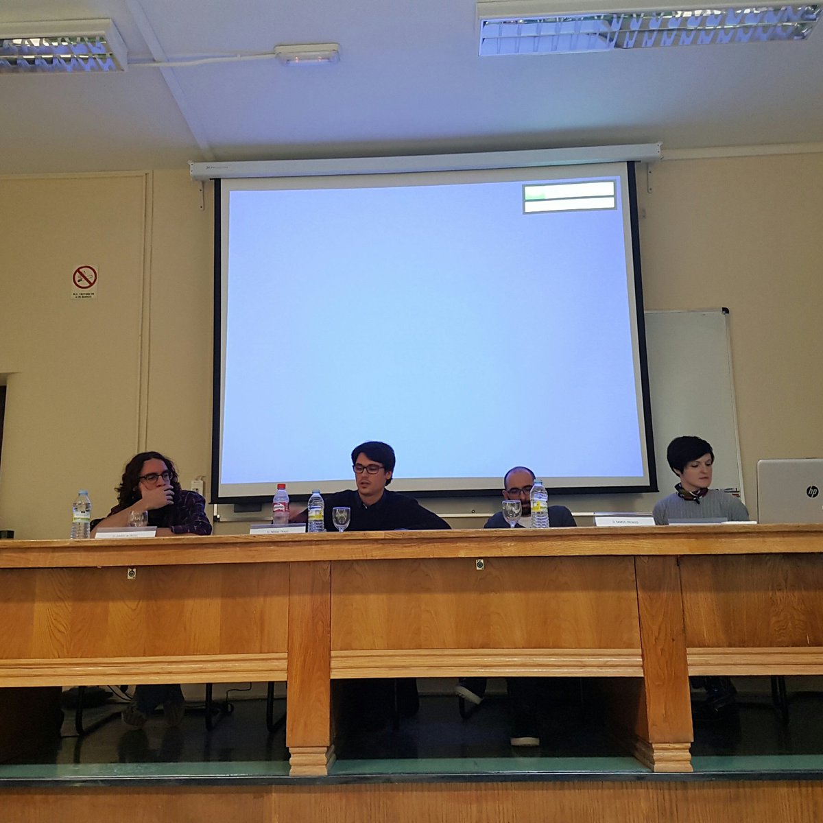 redappleband's tweet photo. Darío vuelve a llevar #RedAppleTSZ a la @unicomplutense en su ponencia "Nietzsche como dinamita entre el arte y la filosofía" para @SeminarioNietzs. ¡Viva él! https://t.co/jLoNlTkyPv