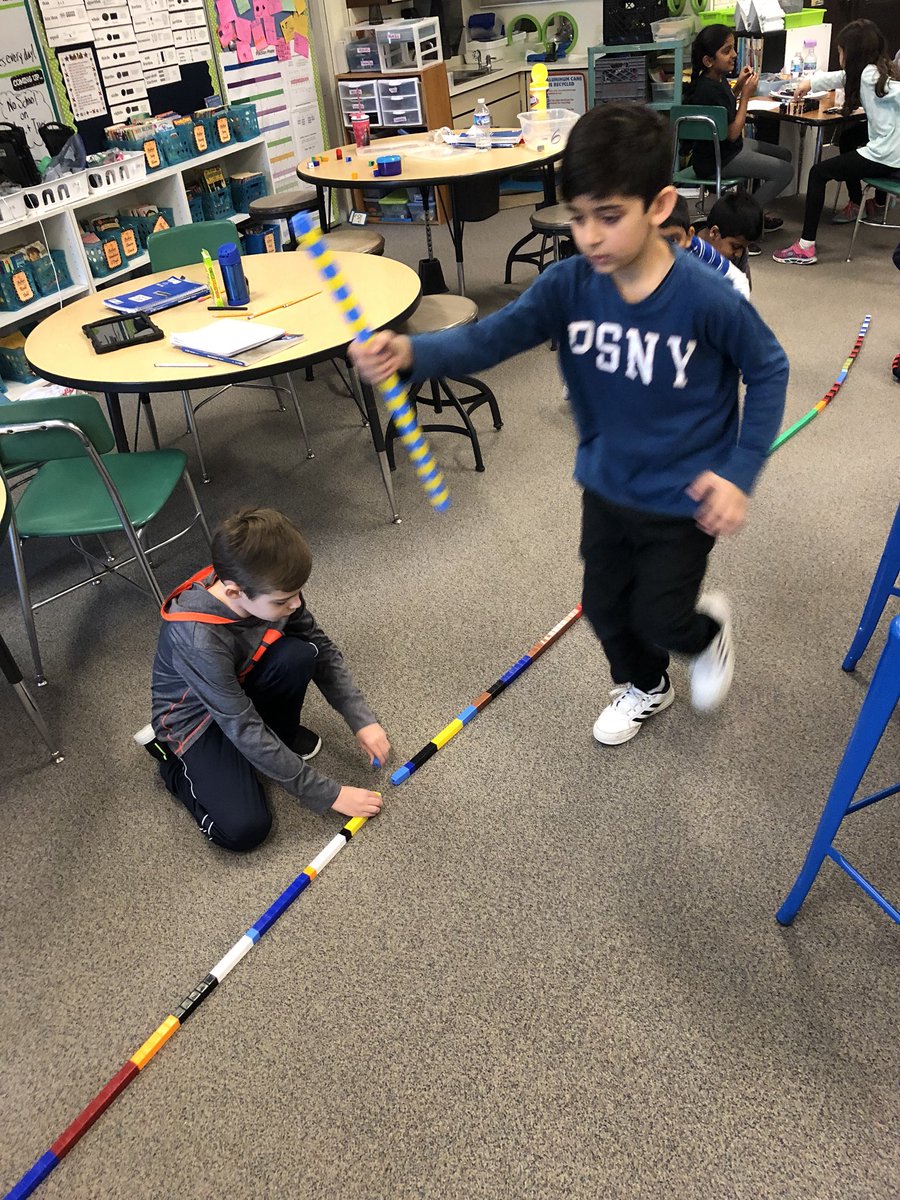 mrszavich's tweet photo. Ss wanted to count the cubes, so they worked collaboratively, specialized, and were interdependent! We grouped the cubes by 10’s and we have 511 ;) @OneWattles #economics #learningwhileweplay #math https://t.co/5qk2hQOH7u