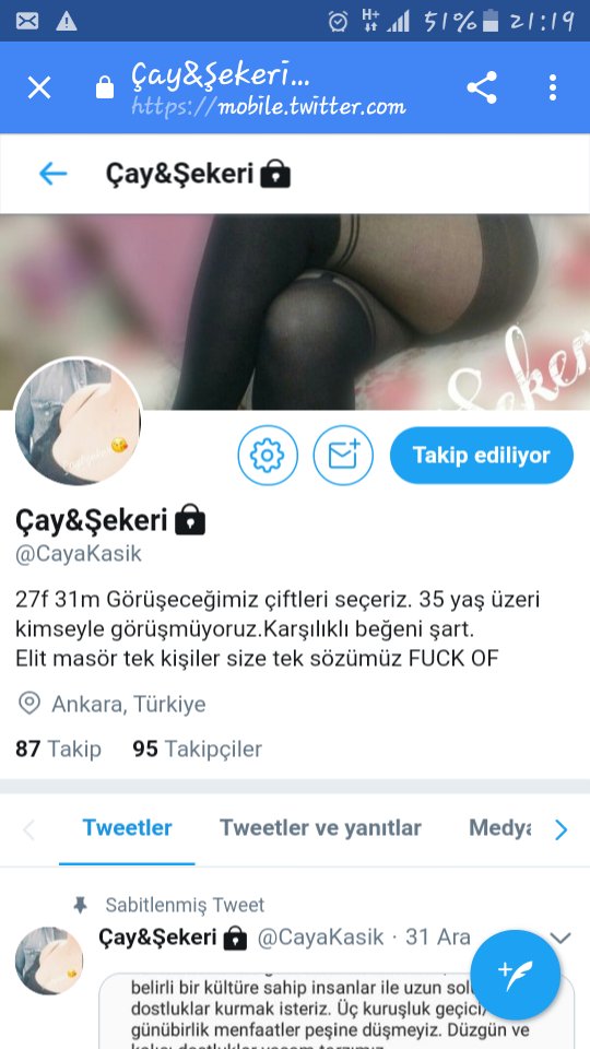 Ya bu çift kendini ne zannediyor acaba tek mükemmel kendisi mi acaba şunu bilin tek bayan tek erkek  siz değilsiniz egoları tavan yapmış lar bi paylaşımları yazılara bakar mısınız herkesi aşağılamak amaçları