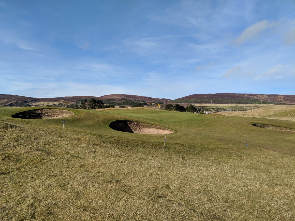 Mike_GOTM's tweet photo. Another sunny day here on the northeast cost of Scotland. Made my way up to the James Braid designed @BroraGolfClub for some classic links golf. Fantastic greens - you can just see the electric fences surrounding them to protect from sheep and cattle! https://t.co/4p3rcCzcCp