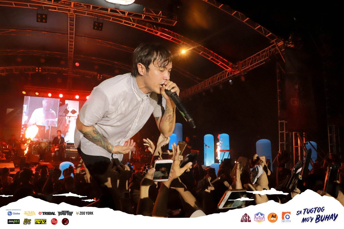 UP_Fair's tweet image. Naranasan mo na bang tumigil ang pag-ikot ng mundo mo dahil sa pag-ibig?

Pakinggan ang awit ng puso @callalilymusic!

#CosmosUPFairFriday #MissionCosmos
#CosmicEncounters
#UPFair2018
#SaTugtogMoyBuhay